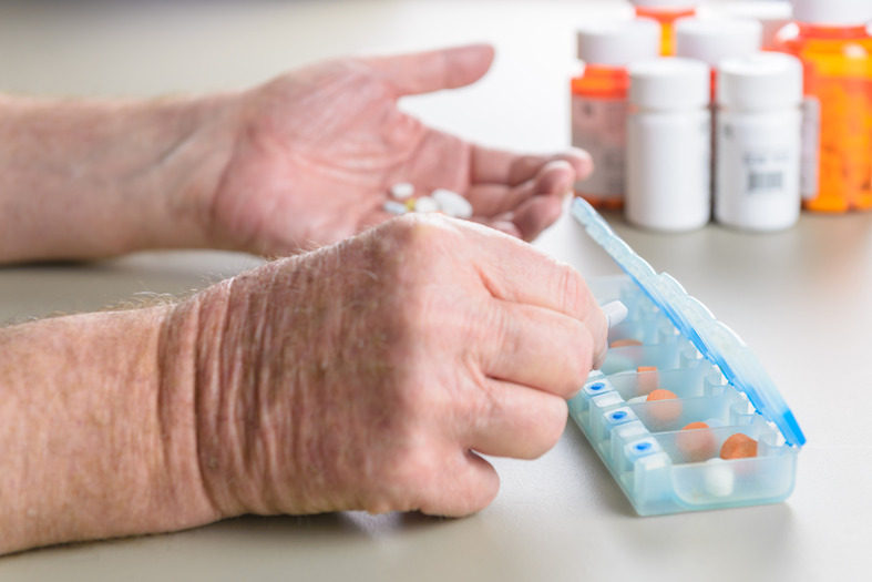 Ancianos medicinas.jpg Ancianos medicinas.jpg